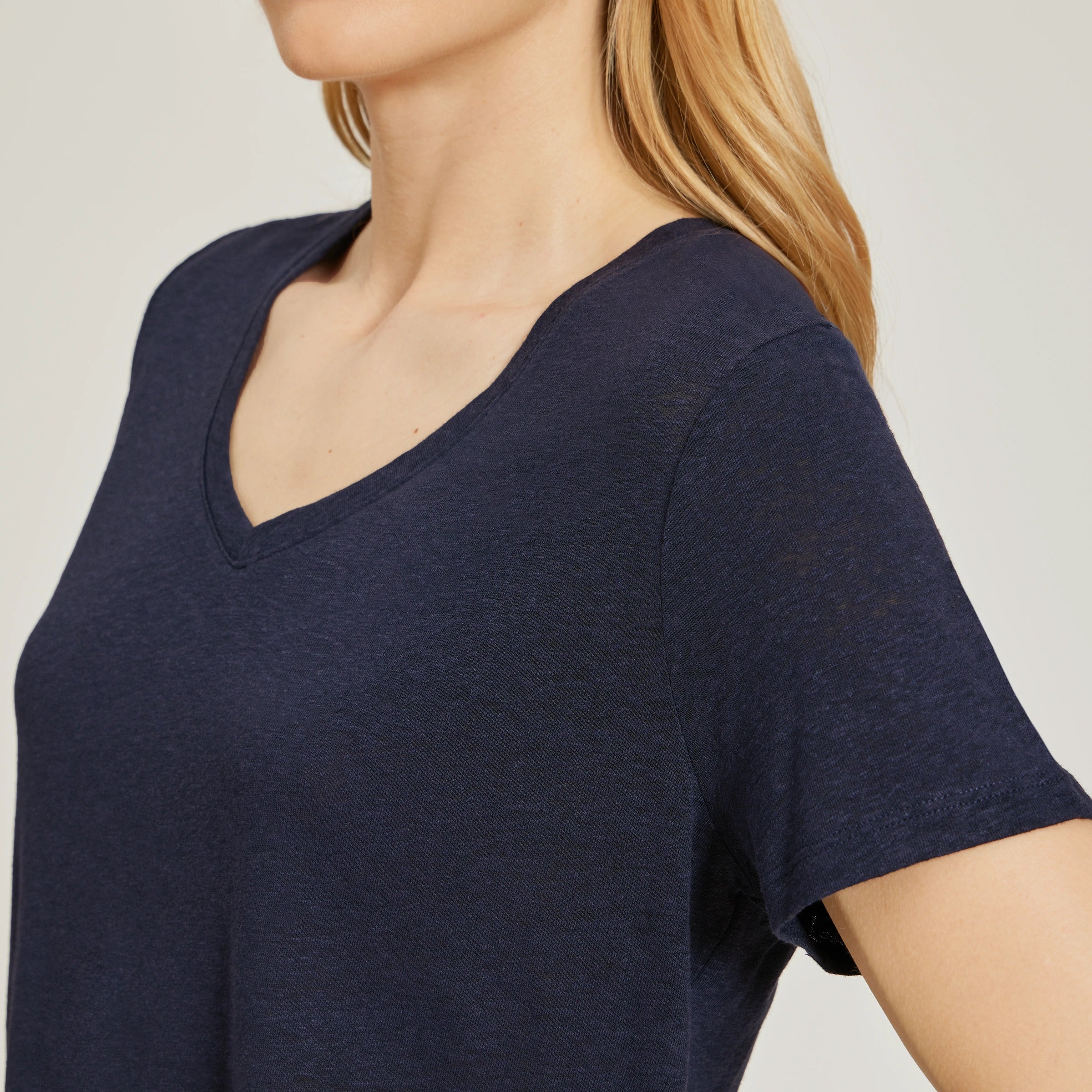 bvnt_lind_navy_2400x2400_8.jpg